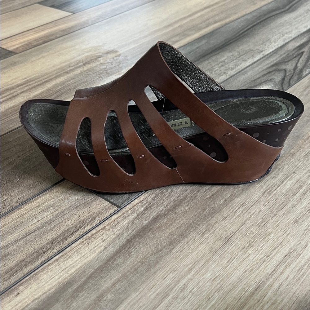 Tsubo Brown Women's Wedge Sandals